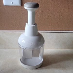 Pampered chef chopper